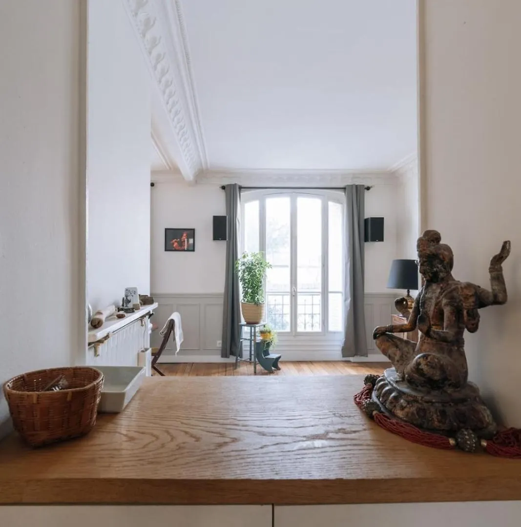 Luminous Parisian-style 1bd Apartmentbelleville Apartment Paris