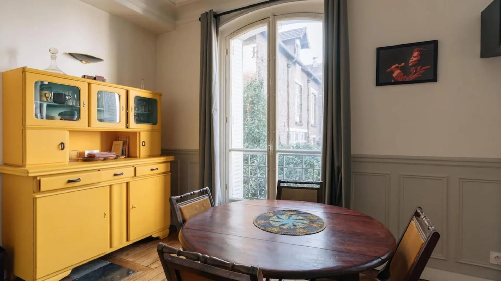 Luminous Parisian-style 1bd Apartmentbelleville Paris